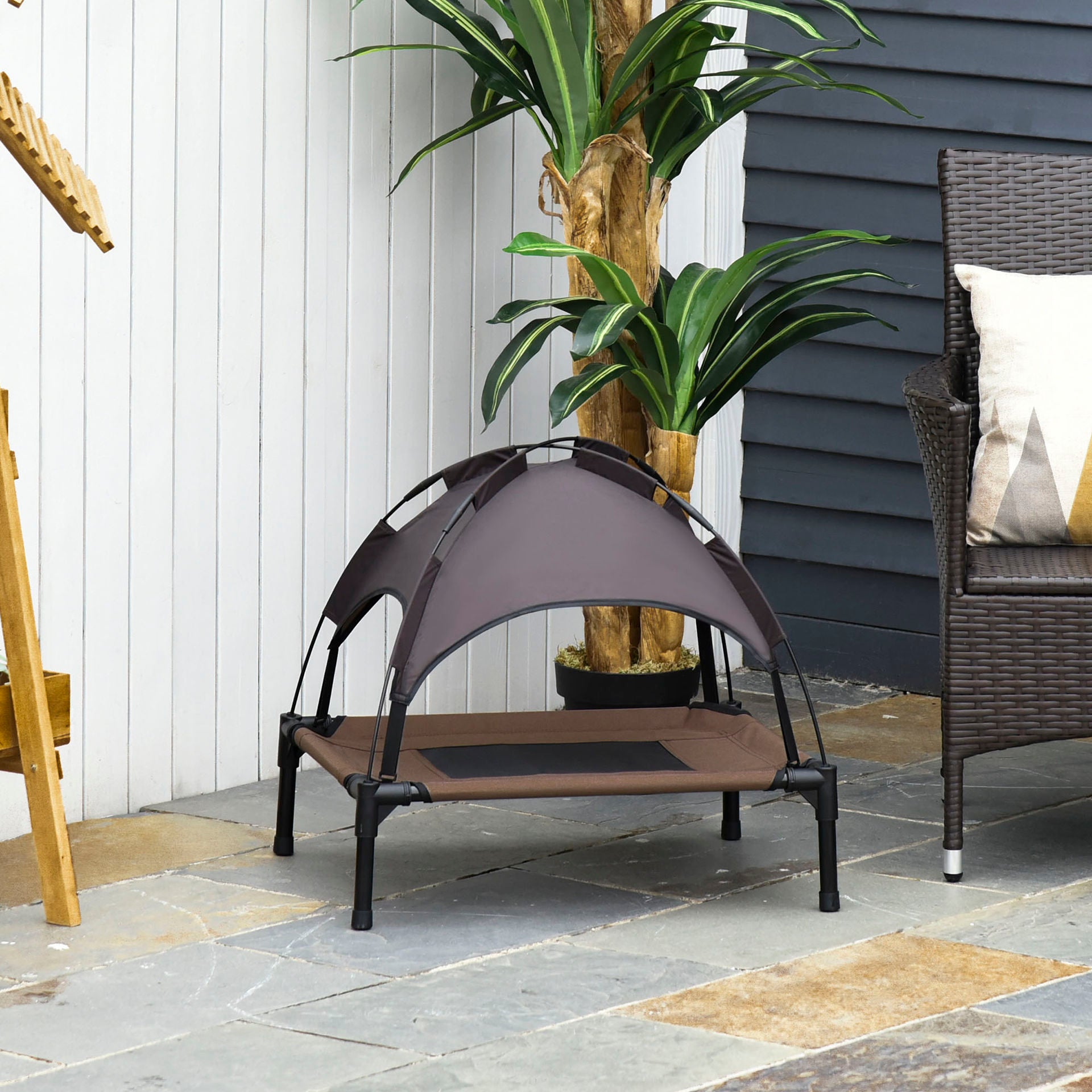 Nancy's Akwesasne Bett mit Himmelbett