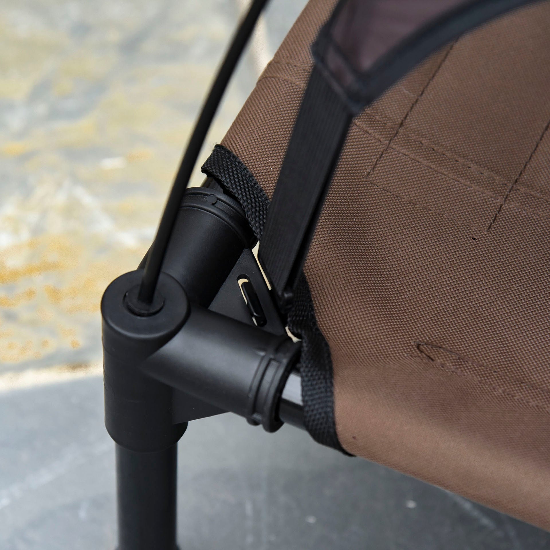 Nancy's Akwesasne Bett mit Himmelbett