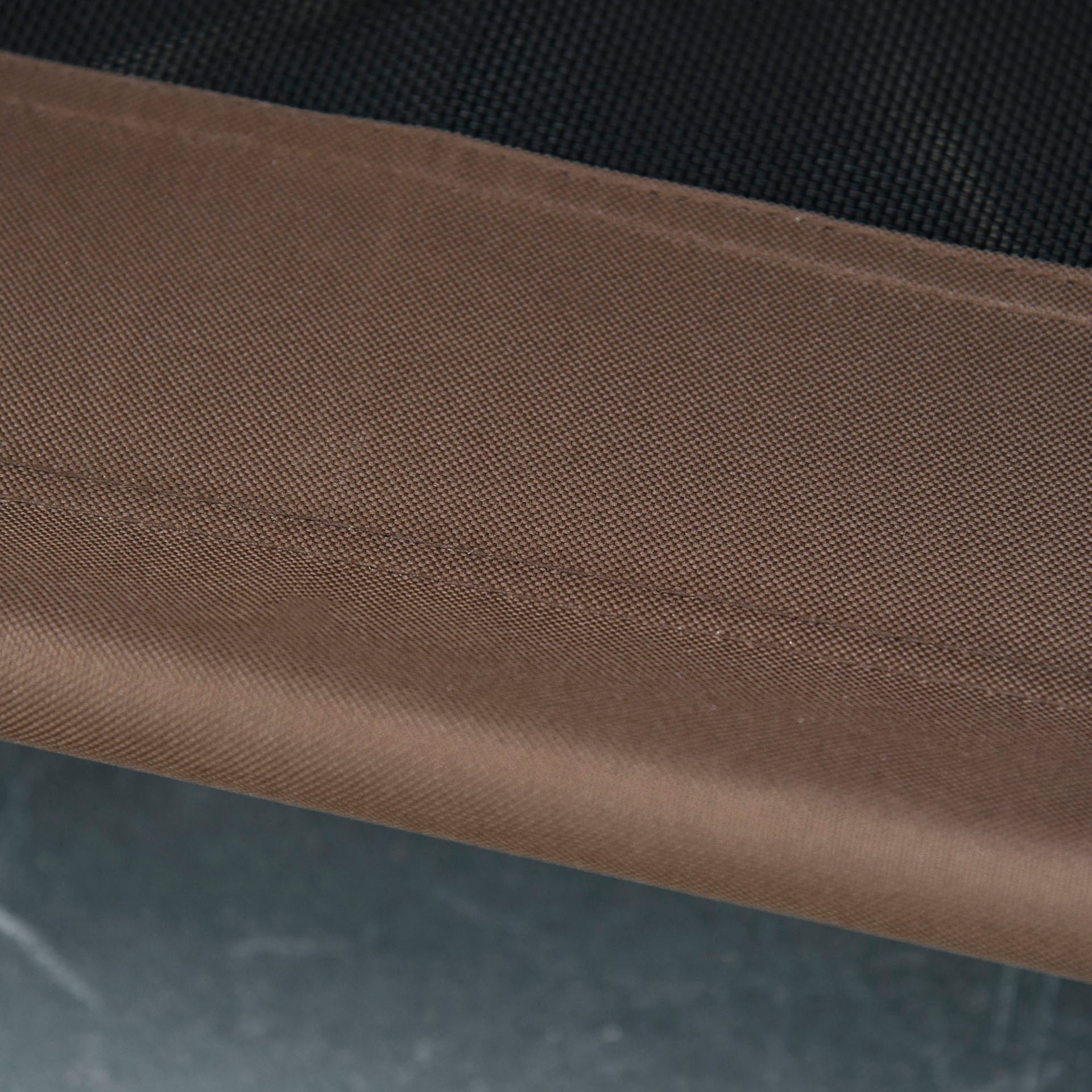 Nancy's Akwesasne Bett mit Himmelbett